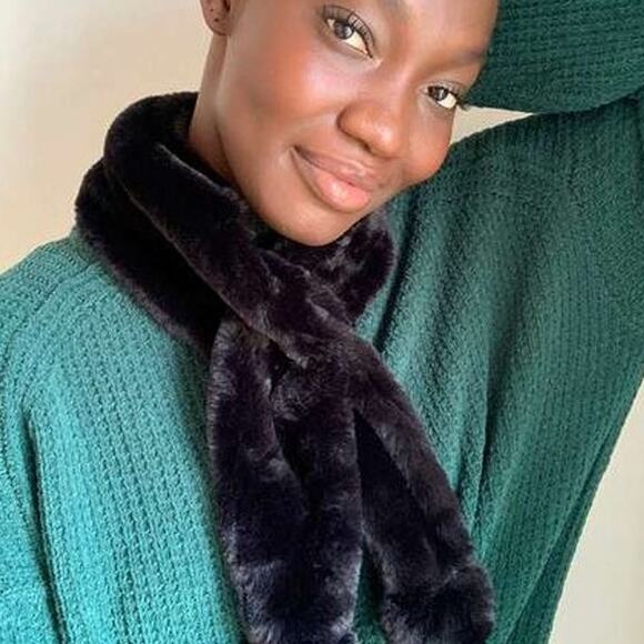 Unreal Fur Faux Fur Pom Pom Winter Scarf - Black - NWT - Picture 5 of 5